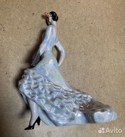 Статуэтка фарфор цыганка