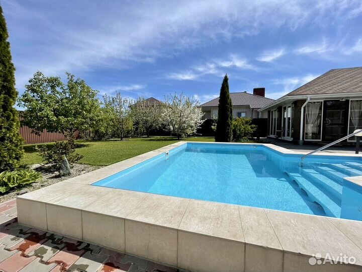 Отдых у бассейна