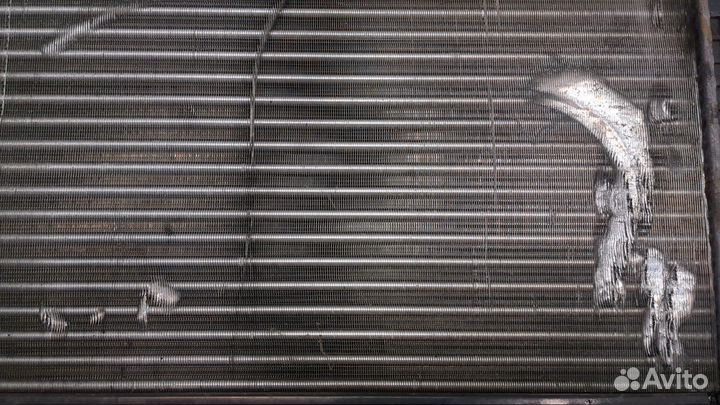 Радиатор охлаждения двигателя Volkswagen Passat 5