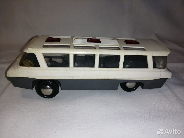 Автобус производство завода салютзил-118 юность