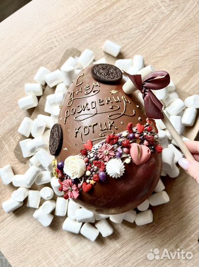 Большое шоколадное яйцо