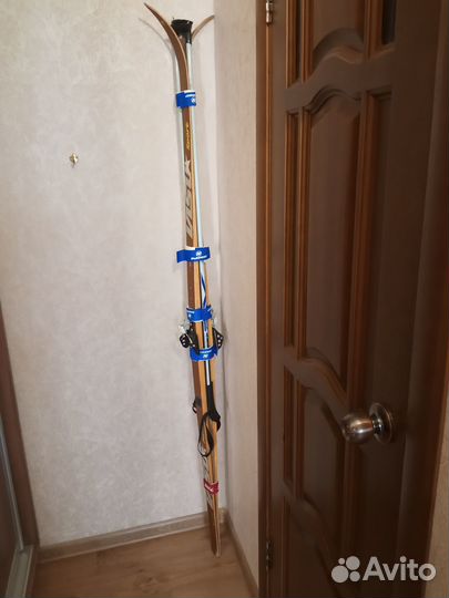 Лыжи с ботинками, креплениями, палками