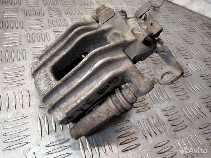 Задний левый суппорт Golf 4