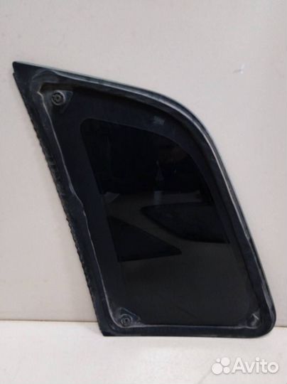 Стекло кузовное глухое правое Ford Fiesta MK5 2002