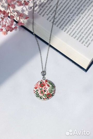 Кулон ручной работы из полимерной глины