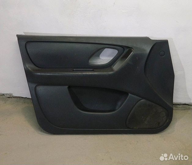 Обшивка двери передней левой Ford Escape 03г