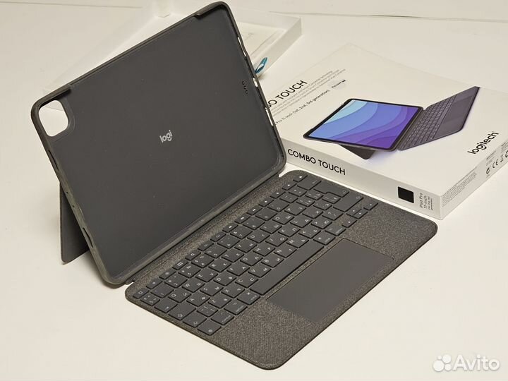 Чехол Logitech Combo Touch iPad Pro 11