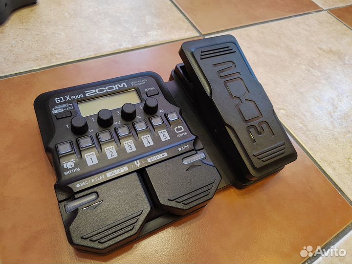 Гитарный процессор Zoom G1X four