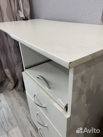 Маникюрный стол бу