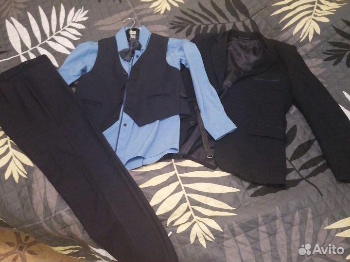 Костюм тройка на мальчика 34 размер 140-146