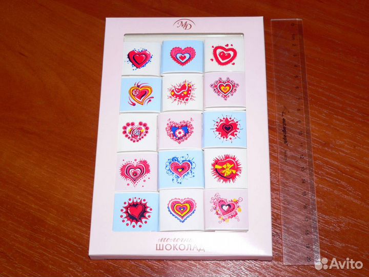 Ручки и шоколадные обертки в коллекцию