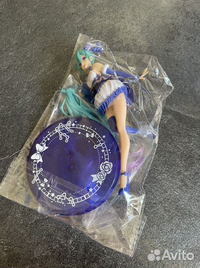 Аниме фигурка хатсуне мику