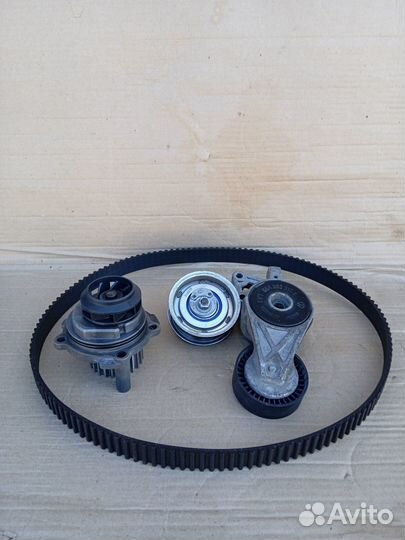 Натяжной ролик с помпой