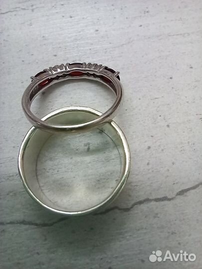 Серебряный крестик с гранатами