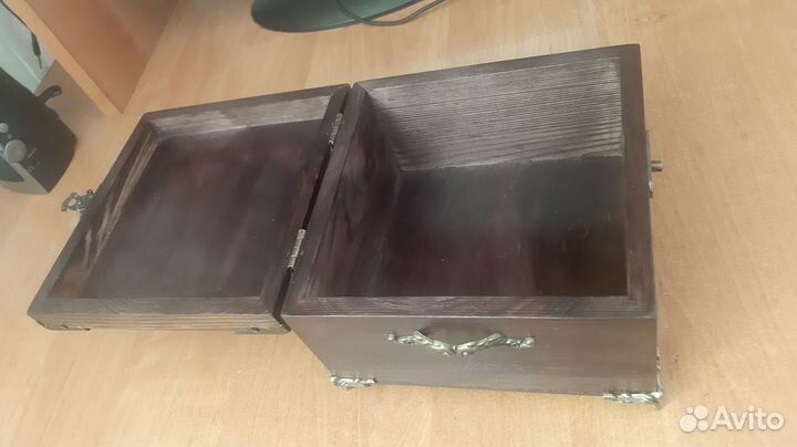 Деревянная шкатулка