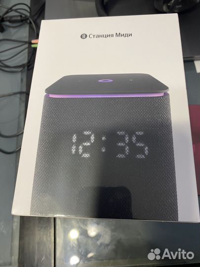Умная колонка Яндекс Новая Станция Мини (с часами)