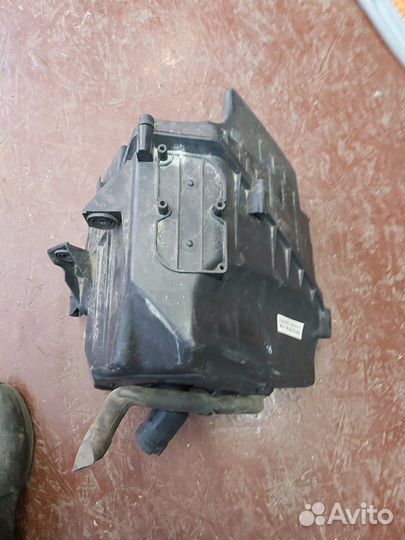 Корпус воздушного фильтра Ауди А8 Д3