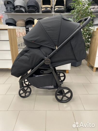 Прогулочная коляска Carrello Bravo carbon