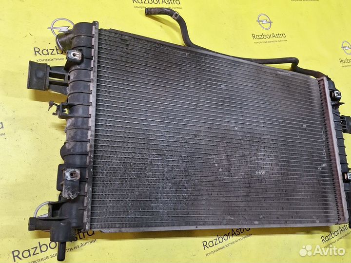 Радиатор охлаждения Z14XEP Opel Astra H