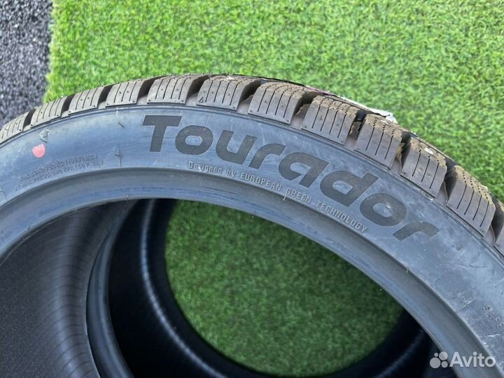 Tourador Ice Star TSW1 245/40 R19 и 275/35 R19