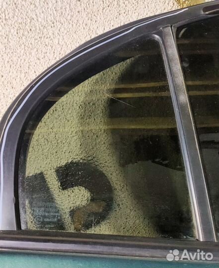 Стекло двери задней правой (форточка) Toyota