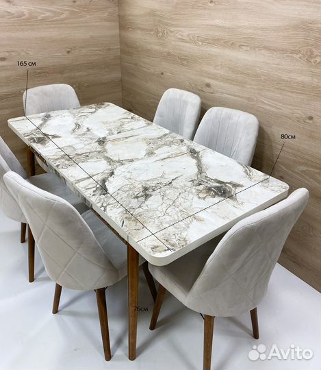 Кухонный стол и стулья новые