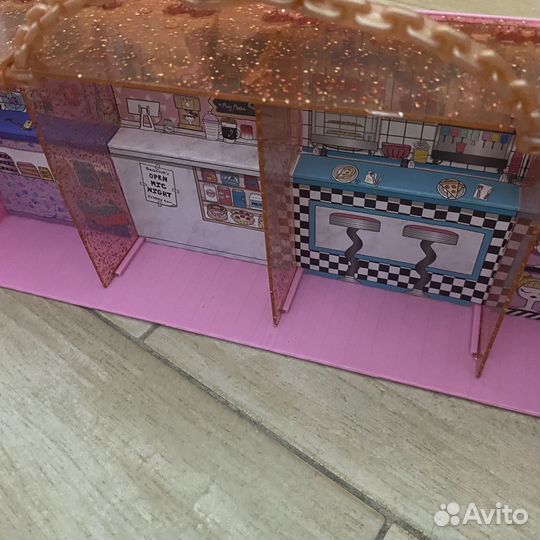 Домик для куколки с подарком