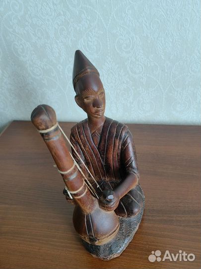 Статуэтка из красн. дерева