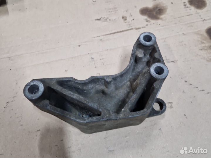 Кронштейн кпп левый Opel Vectra C 2002-2008г