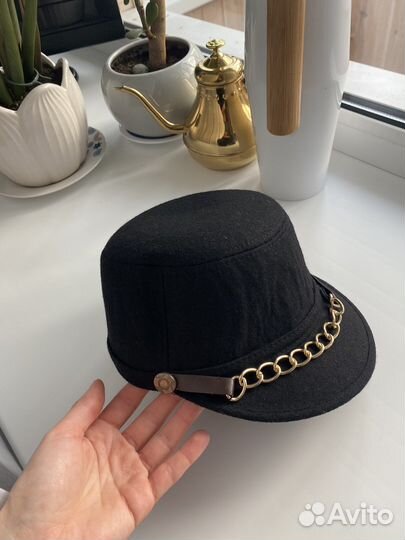 Шляпка с козырьком