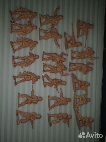 Пластмассовые и оловянные солдатики СССР