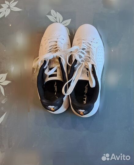 Кроссовки мужские 42 размер бу