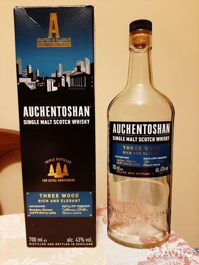 Коробка и пустая бутылка из под виски