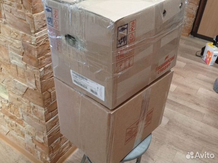 Коробки детских вещей-2 шт