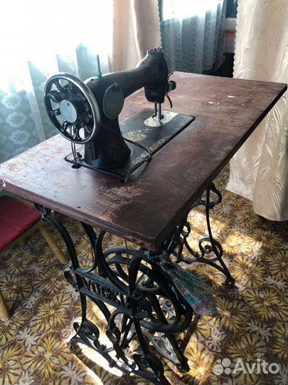 Швейная машина Singer