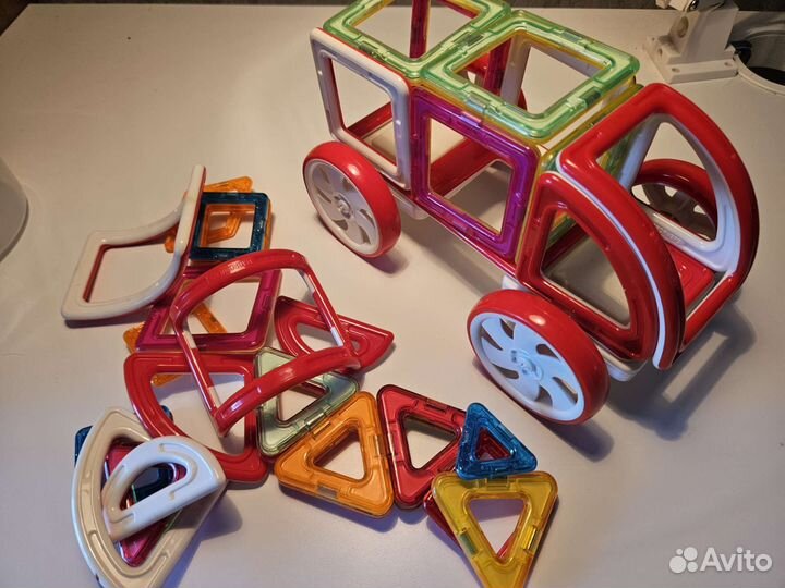 Магнитные конструкторы Magformers и Chilitoy