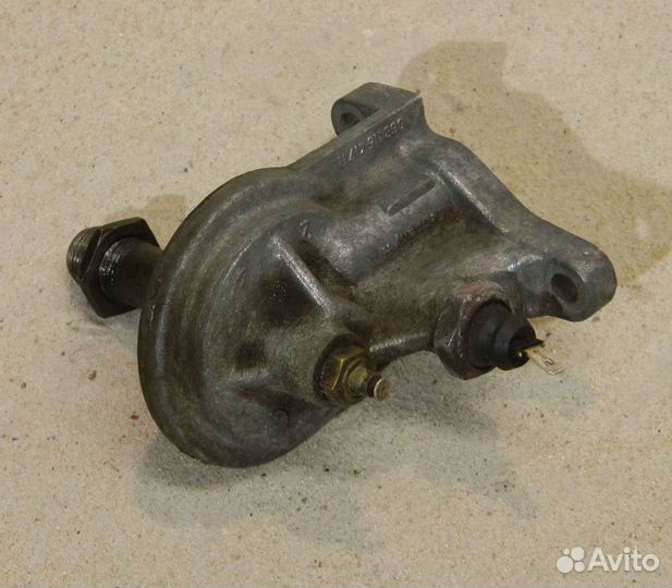 Кронштейн масляного фильтра VW Passat B3