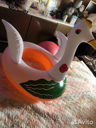Надувной лебедь