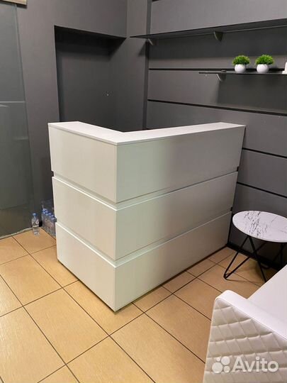 Ресепшн угловой белый