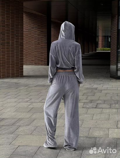 Велюровый женский спортивный костюм