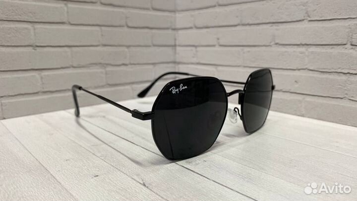 Солнцезащитные очки разных брендов