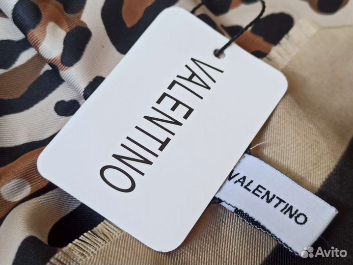 Платок бежевый леопард Шелк Valentino 5 цветов