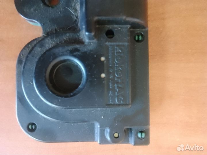 Доводчик двери крышки багажника volkswagen touareg