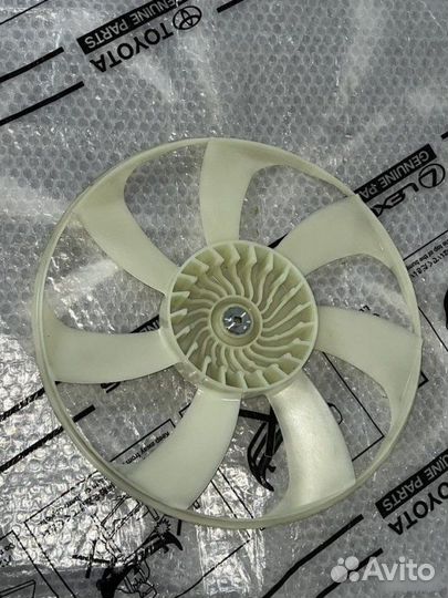 Крыльчатка вентилятора левая Lexus Rx 200