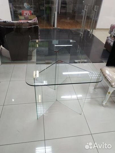 Стеклянная столешница