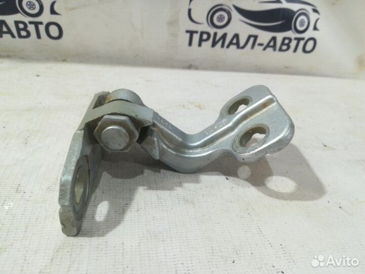 Петля двери Freelander 2 задняя левая верхняя