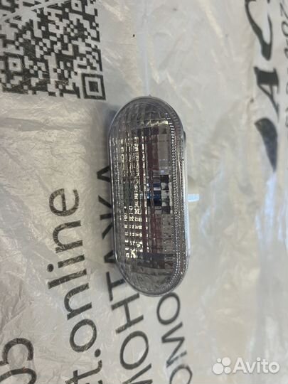 Повторитель поворота на крыло белыйFocus II