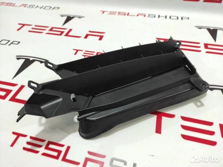 Люверс переднего бампера левый Tesla Model S рест
