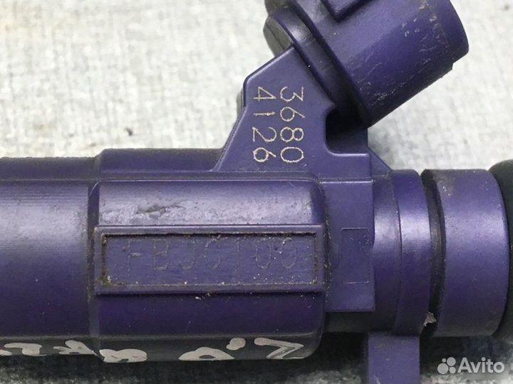 Форсунка топливная Nissan Primera P12 седан 2.0