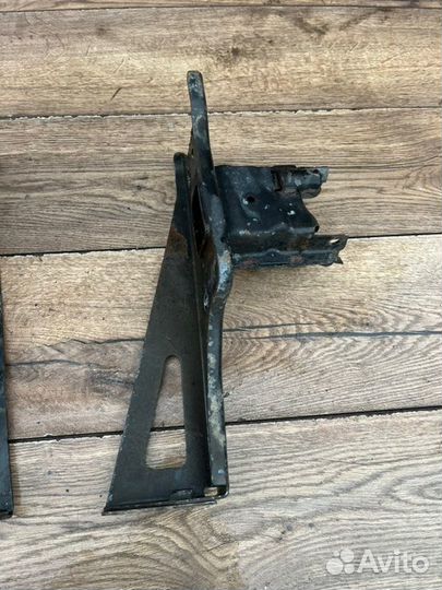 Крепление усилителя бампера переднее Opel Corsa D